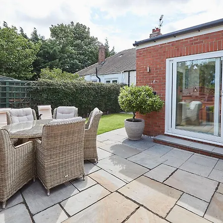 Host & - Bankside * Saltburn-by-the-Sea